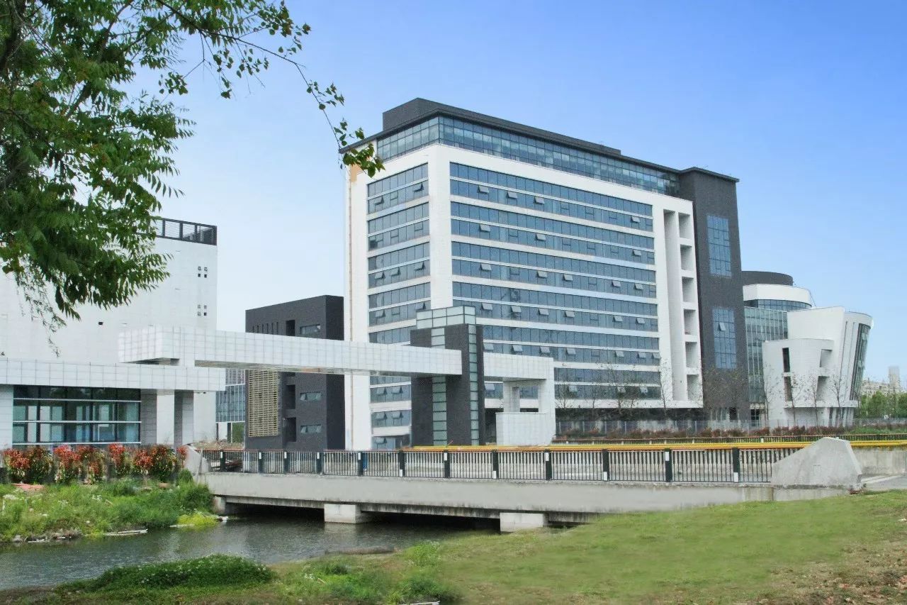 中金华东数据中心助力驱动数据变革新未来